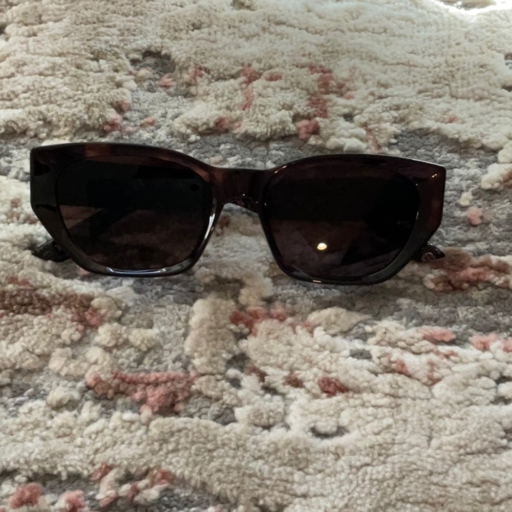 Elegant Black Sunglasses
